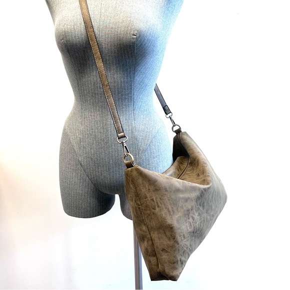 Joy Susan 2-piece Vegan Gray Brown Crossbody Hobo Bag and Wristlet Set LIKE NEW - Picture 5 of 14